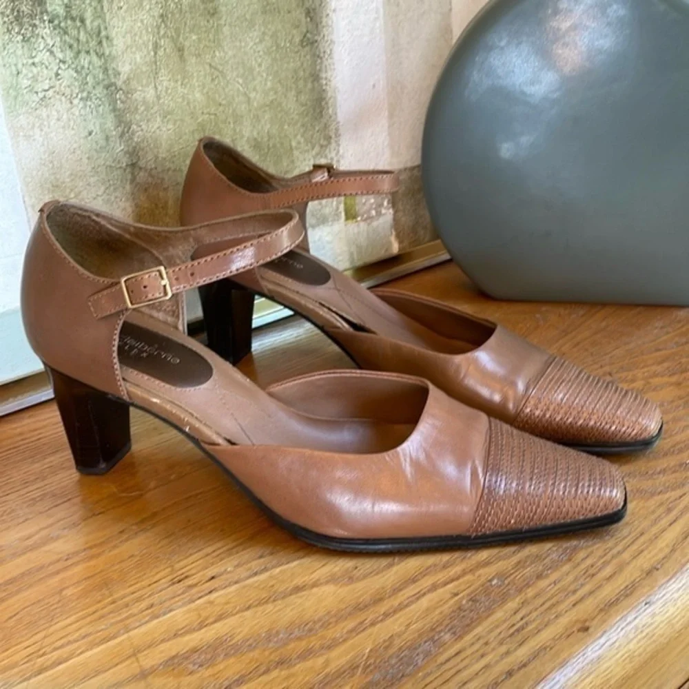 💐 Liz Clayborne medium brown leather ankle strap square pointed toe heels